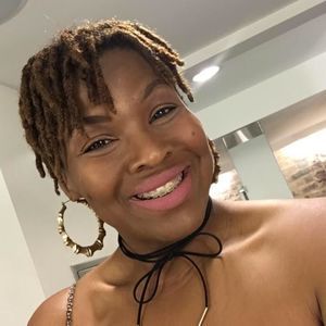 Meet your Posher, Dominique